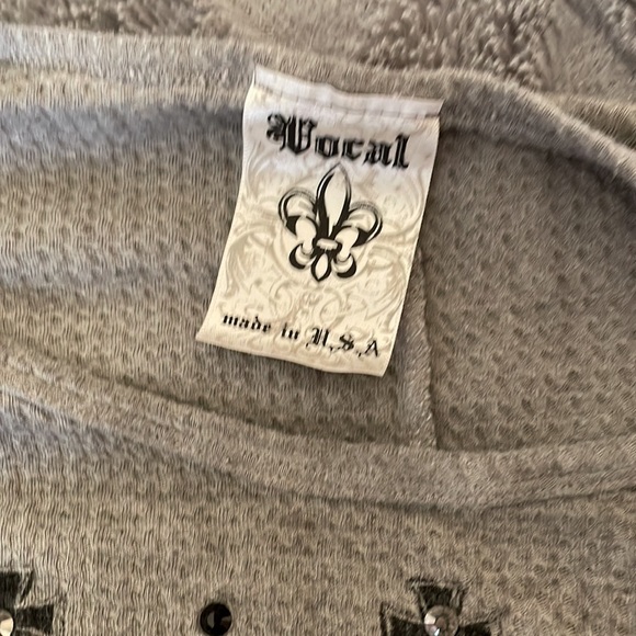 Cute Vocal top skull with studs one size. - Picture 2 of 5